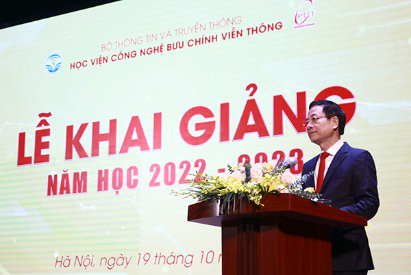 Bộ trưởng Bộ Thông tin và Truyền thông Nguyễn Mạnh Hùng phát biểu tại Lễ khai giảng năm học 2022-2023