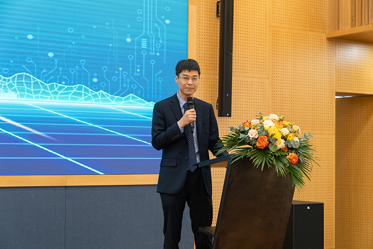 GS.TS Từ Minh Phương, Chủ tịch Hội đồng Học viện Học viện Công nghệ Bưu chính Viễn thông phát biểu tại buổi Lễ
